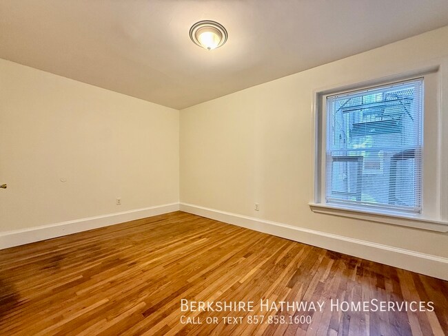 2 Cypress St unit 2, Somerville, MA 02143 - photo 5