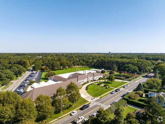 Tuckahoe School is located in Southampton.