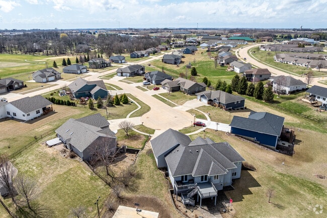 Newer homes can be found in several developments around the edges of Waverly.