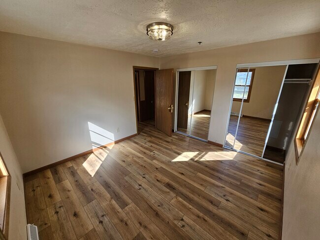 533 Lakeshore Ct, Weyauwega, WI 54983 - photo 7