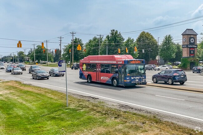 Cota Bus line 10 has several bus stops along Sawmill Road.