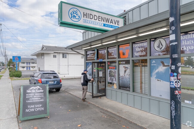 Hidden Wave Board Shop near Conway has a great selection of snowboards.