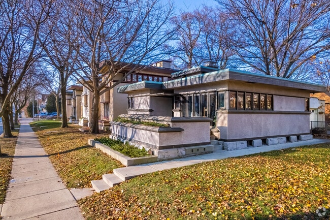Wright's American System-Built Homes in Burnham Park now serve as a museum.
