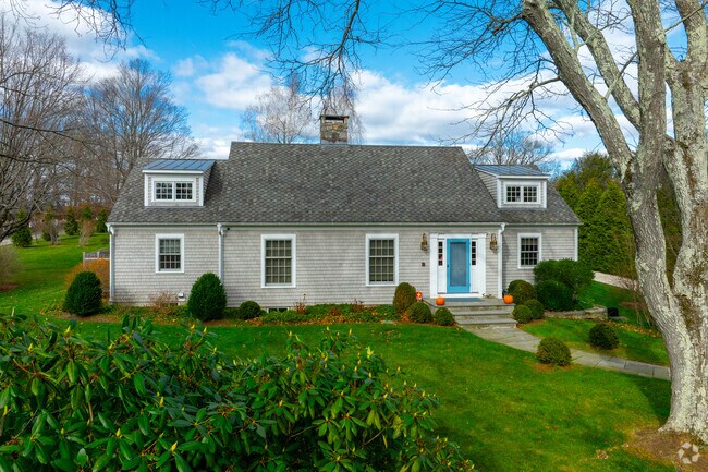 More modest single family homes can be found along Washington's neighborhood streets.