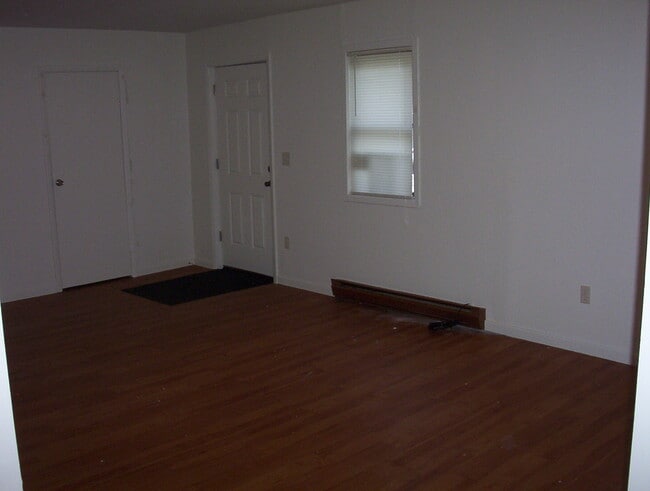 56 Cochecton Rd unit Apartment 07, Cochecton, NY 12726 - photo 3