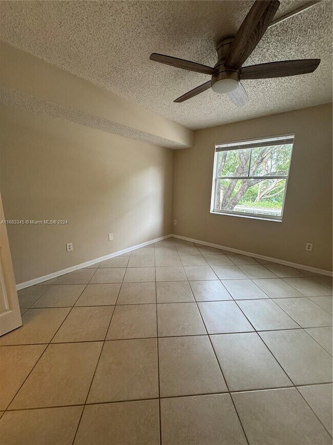 9630 NW 2nd St unit 6206, Pembroke Pines, FL 33024 - photo 5