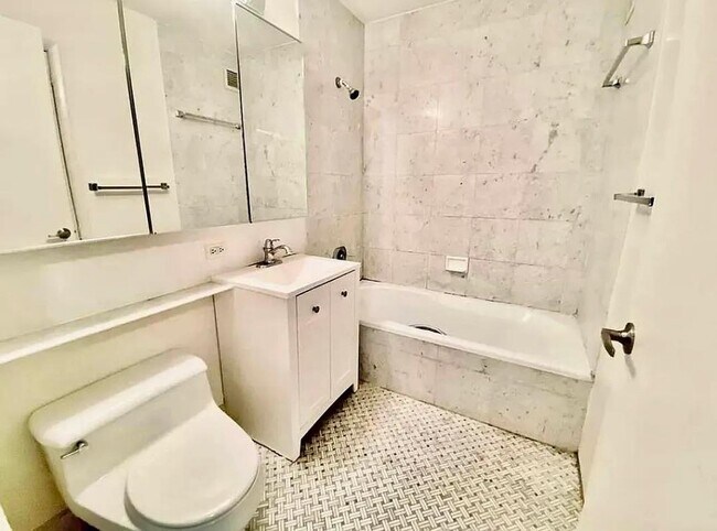 2 S End Ave unit 4I, New York, NY 10280 - photo 7