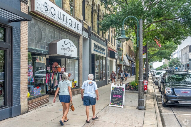 College Avenue is where you can find boutiques like Sugar Rushlow.
