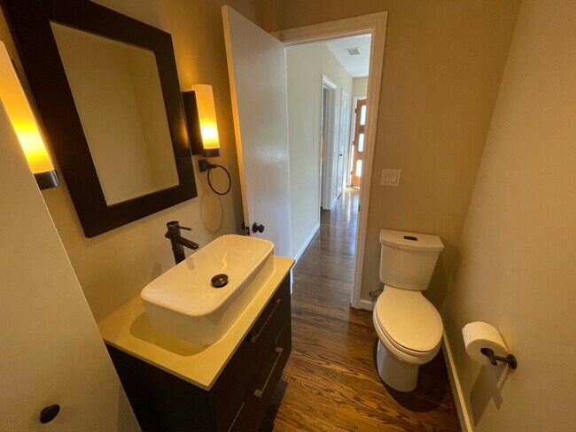 secondary bath with laundry