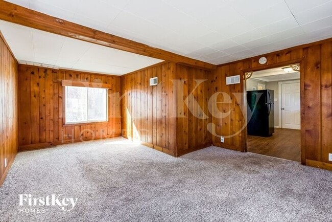 530 Baldwin Ave, Waukegan, IL 60085 - photo 3