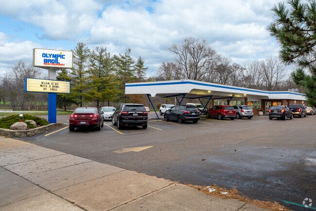 One of few restaurants in Knollwood Willow, Olympic Boil offers a drive-in experience..