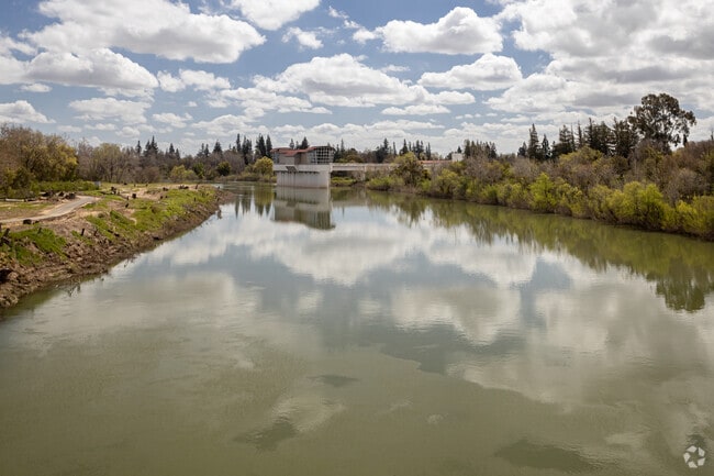 Here in The American River, Campus Commons attracts residents that like to be close to nature.