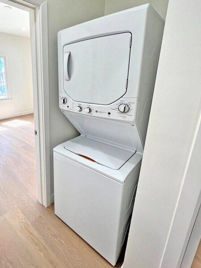 3919 1 2-31-2 Mont Clair St unit 3919 1/2, Los Angeles, CA 90018 - photo 6