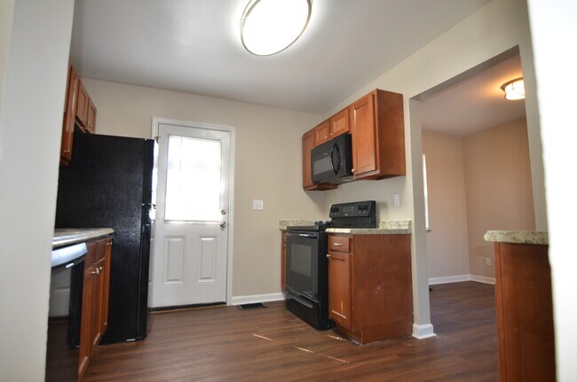 3569 Locust Ln, Cincinnati, OH 45238 - photo 6