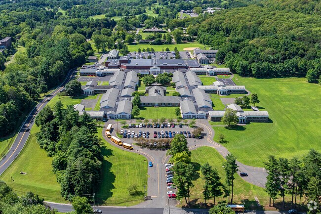 According to niche.com, Fieldstone Elementary School has received a B- rating.