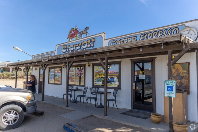Canyon Café’s rustic exterior reflects the small-town charm of Dolan Springs.
