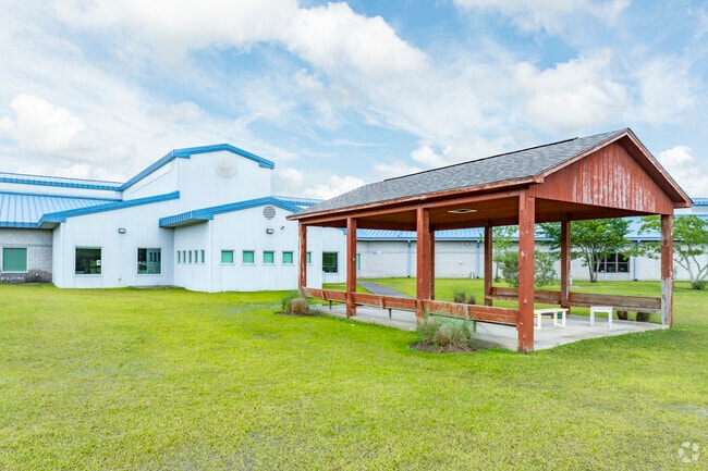 Jessie Mae Monroe Elementary School boasts a diverse student body, with 52% White, 23% Hispanic, 16% Black, and 8% Two or more races, reflecting the community's rich cultural mix.