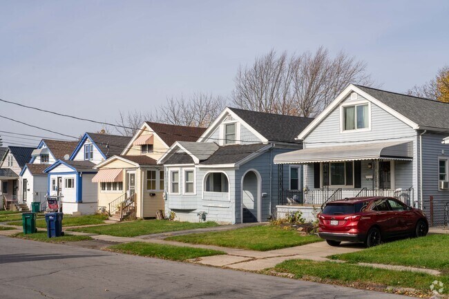 The average home sales price in University District is slightly down by one percent.