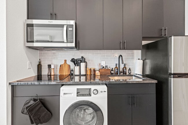 596 W 9th St unit ID1335764P, Dallas, TX 75208 - photo 3