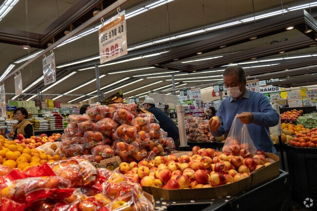 Hannam Supermarket has fresh produce and more in Pico Union.