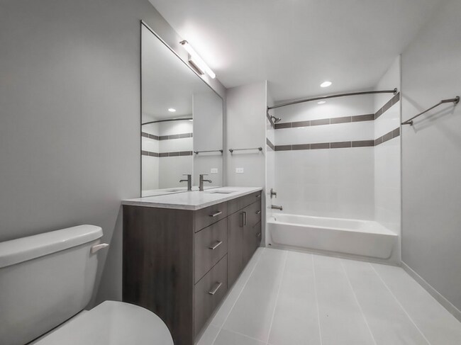 1206 N Clark St, Chicago, IL 60610 - photo 4