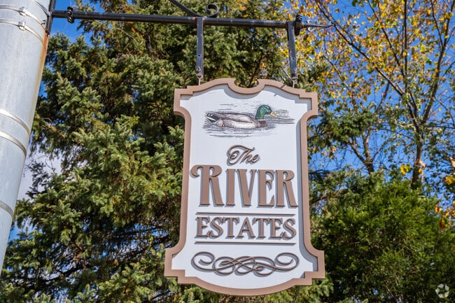 Nestled between the Cuyahoga River and Water Works Park, River Estates enjoys a prime location.