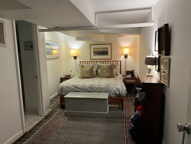 1340 31st St NW unit Georgetown Garden Ap, Washington, DC 20007 - photo 7