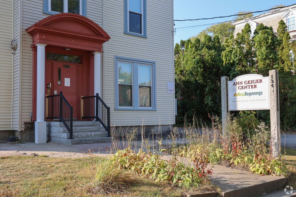 The Discovery School is a private school that serves students from pre-kindergarten - 12 grade.