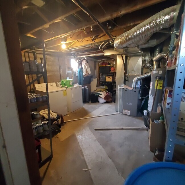 353 S 200 E unit Room 3, Springville, UT 84663 - photo 4