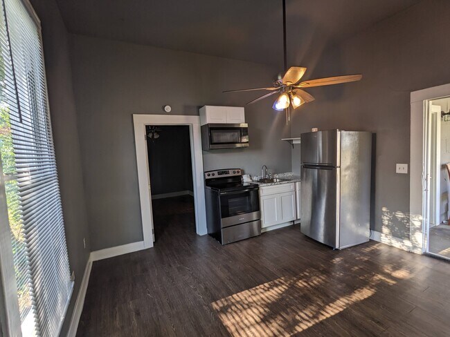 225 W Monterey St unit B, Denison, TX 75020 - photo 5