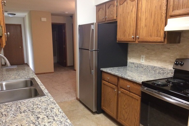 Maple Court Apartments 311431 Hartridge Dr, Hartland, WI