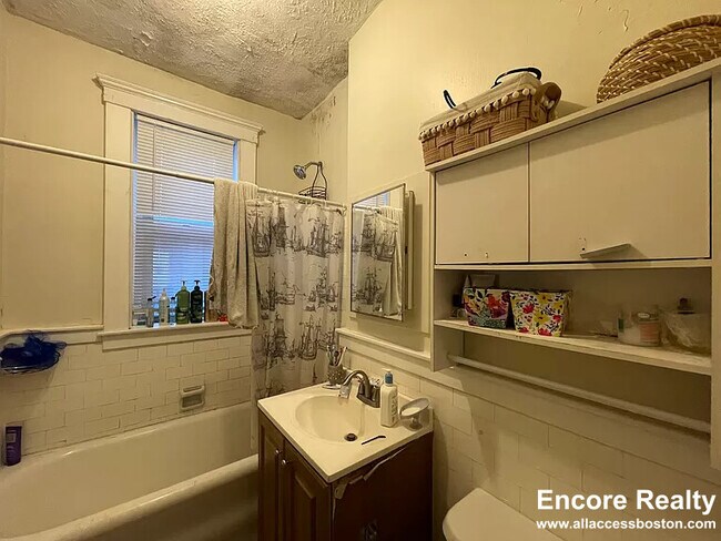 86 Maple St unit 1, Malden, MA 02148 - photo 6