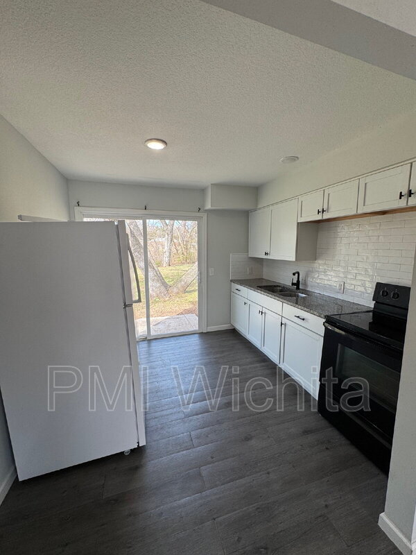 422 W Mahoney Dr, Derby, KS 67037 - photo 3