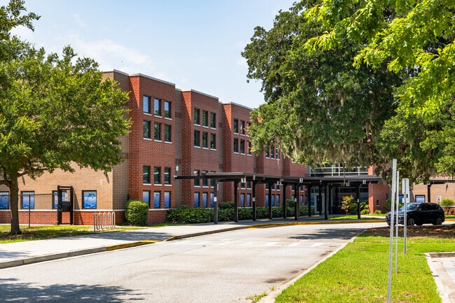 Stiles Point Elementary School has covered drop off and pick up areas.