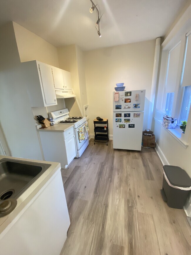 28 Alton Place Unit 2B, Brookline, MA 02446