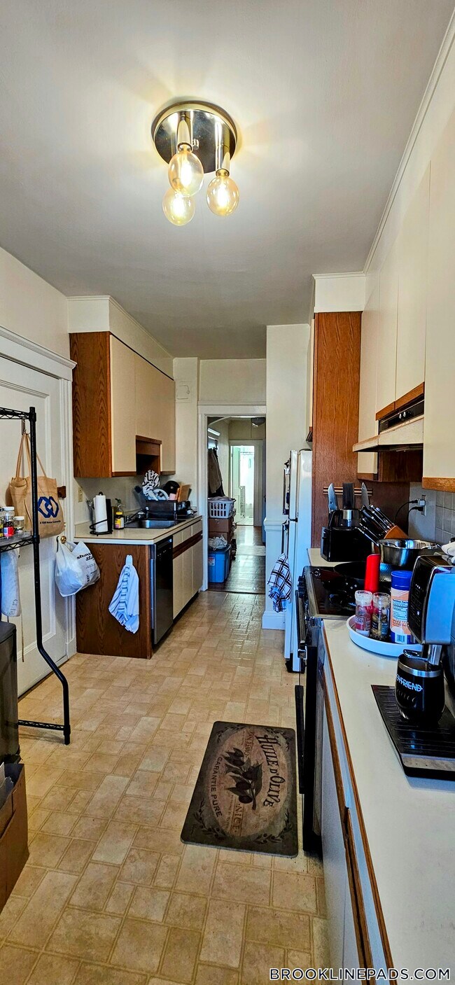 52 Babcock St Unit 5, Brookline, MA 02446