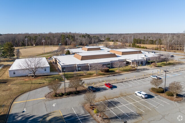 Cash Elementary School has an overall grade of B from Niche.