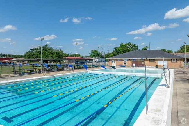 Cool off and connect with neighbors at the City of Jennings public pool.