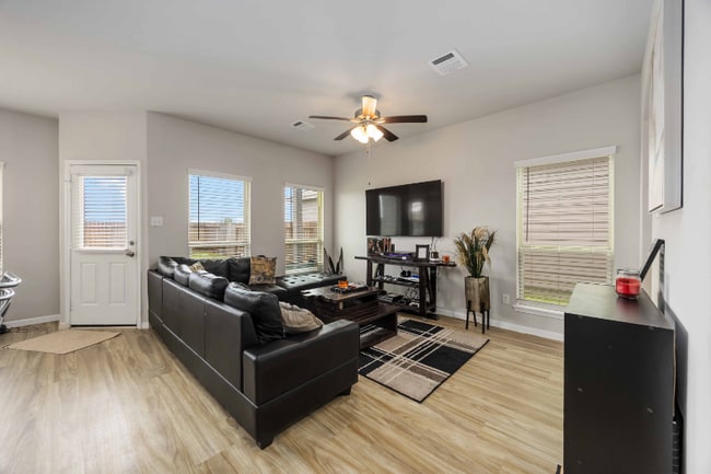 6526 MacRoom Meadows Ln, Houston, TX 77048 - photo 3