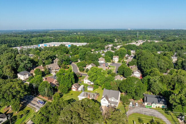 The Parker neighborhood has a good mix of single family homes, townhomes, and nearby commercial shopping options.