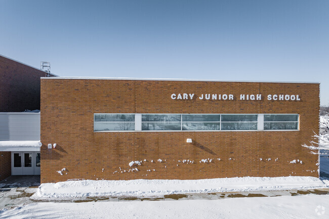 Cary Jr High School is located in Cary, IL.
