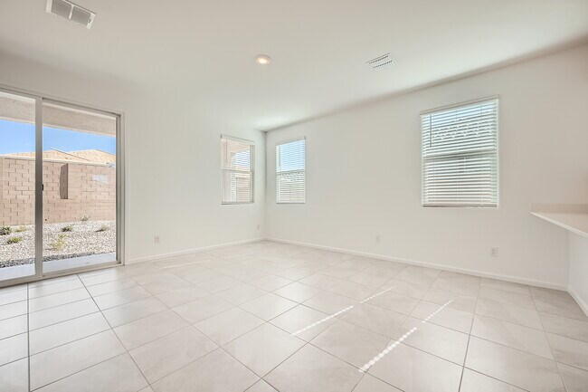 16754 W Alameda Rd, Surprise, AZ 85387 - photo 3