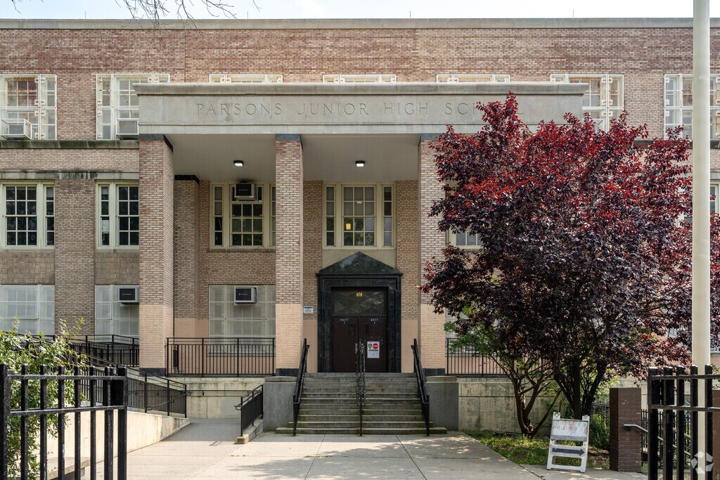 The Queens School Of Inquiry has dozens of effective and excellent teachers and staff.