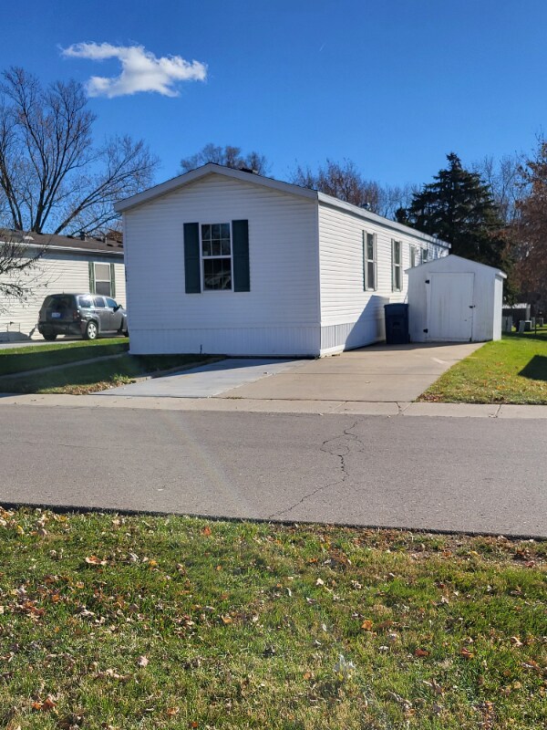1874 Armstrong Blvd, Milford, MI 48381 - photo 1