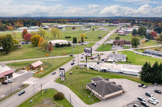 Visit casual eateries on Evans City Road in Connoquenessing Township.