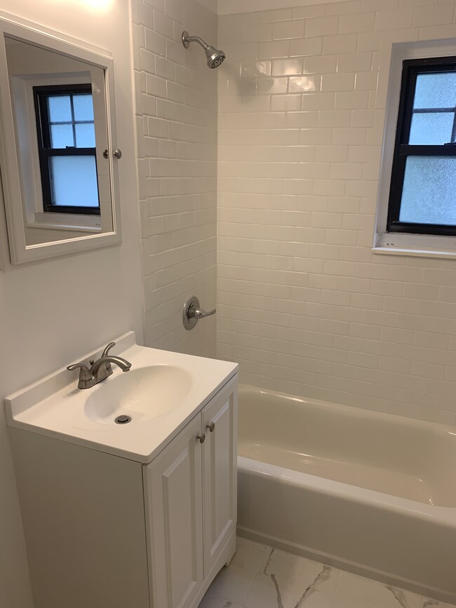 Bath - 2.5 Rm, 1 Bd, 1Ba