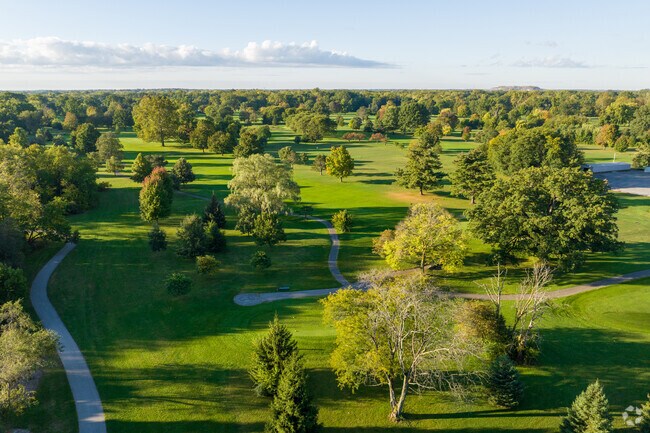 The vast 18-hole Foster Park Golf Course is a short walk for Fairmont residents.