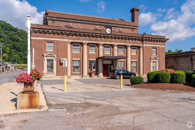 The Johnstown Train Station gives locals access to Amtrak trains.