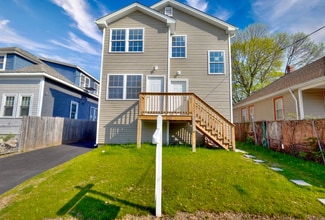 127 Pumgansett St Unit 2, Providence, RI 02908