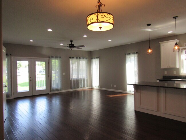 405 E Palace Row, Geneseo, IL 61254 - photo 3